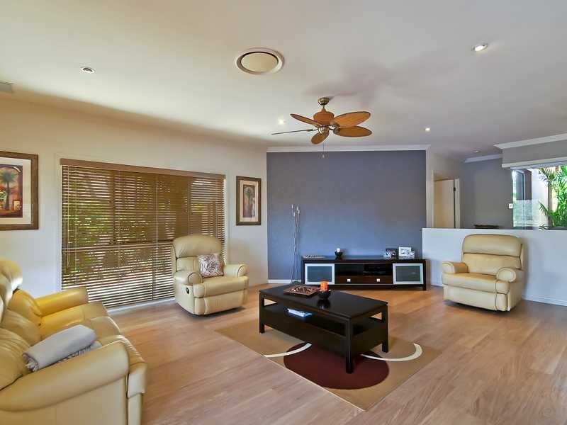 20 Martingale Circuit, Clear Island Waters QLD 4226