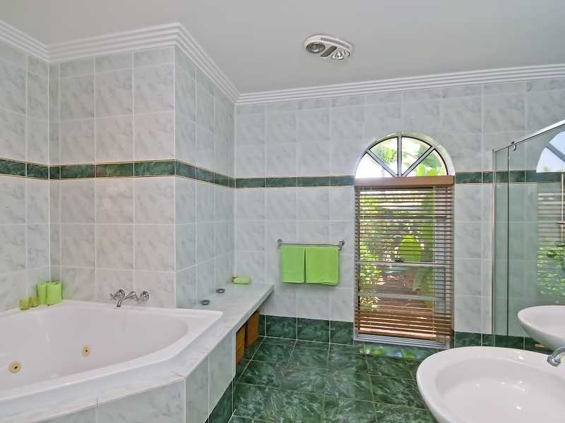 20 Martingale Circuit, Clear Island Waters QLD 4226