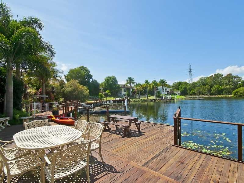 20 Martingale Circuit, Clear Island Waters QLD 4226