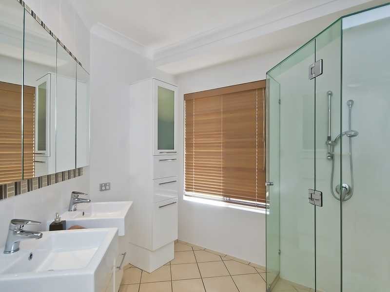 20 Martingale Circuit, Clear Island Waters QLD 4226