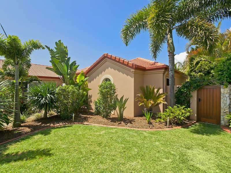 20 Martingale Circuit, Clear Island Waters QLD 4226