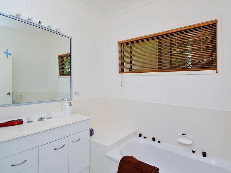 155 K P McGrath Drive, Elanora QLD 4221