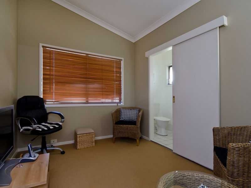 155 K P McGrath Drive, Elanora QLD 4221