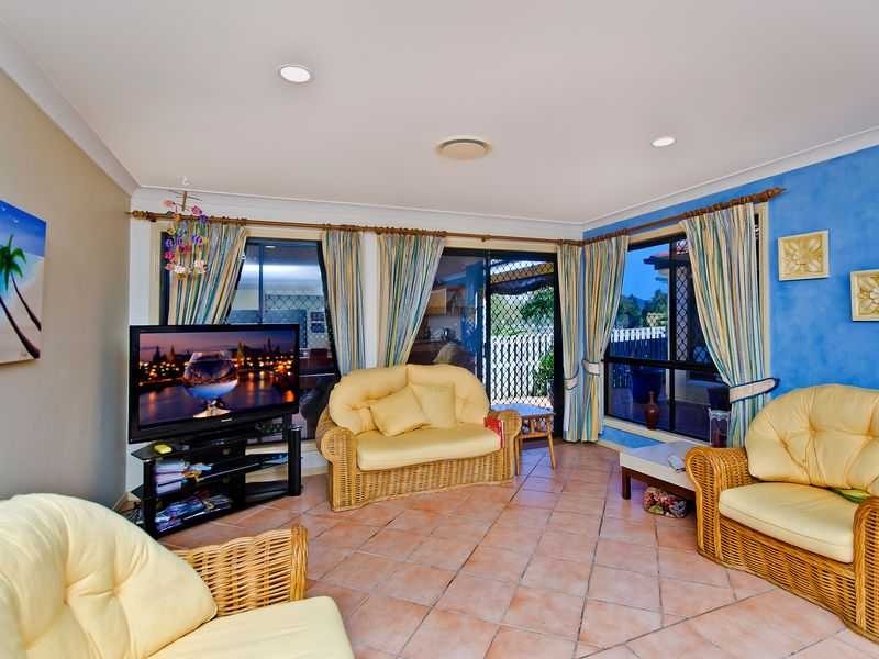 42 Casuarina Drive, Elanora QLD 4221