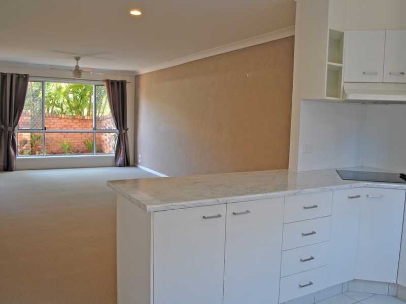 2/4 Cupania Place, Elanora QLD 4221