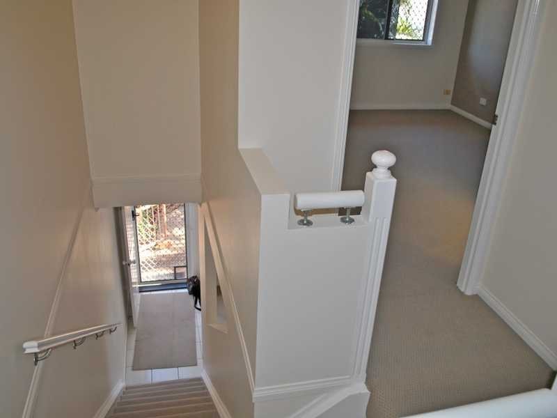 2/4 Cupania Place, Elanora QLD 4221