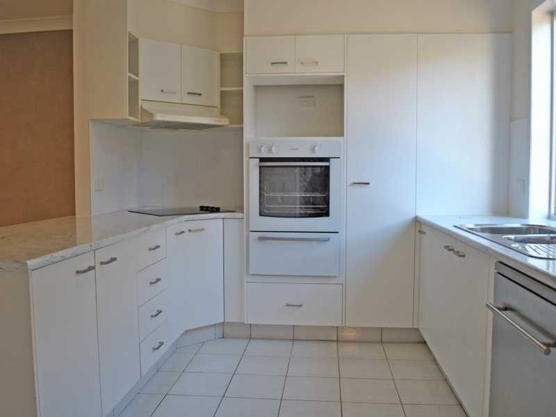 2/4 Cupania Place, Elanora QLD 4221