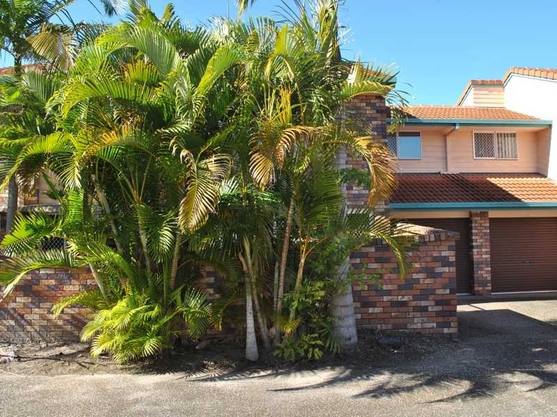 2/4 Cupania Place, Elanora QLD 4221