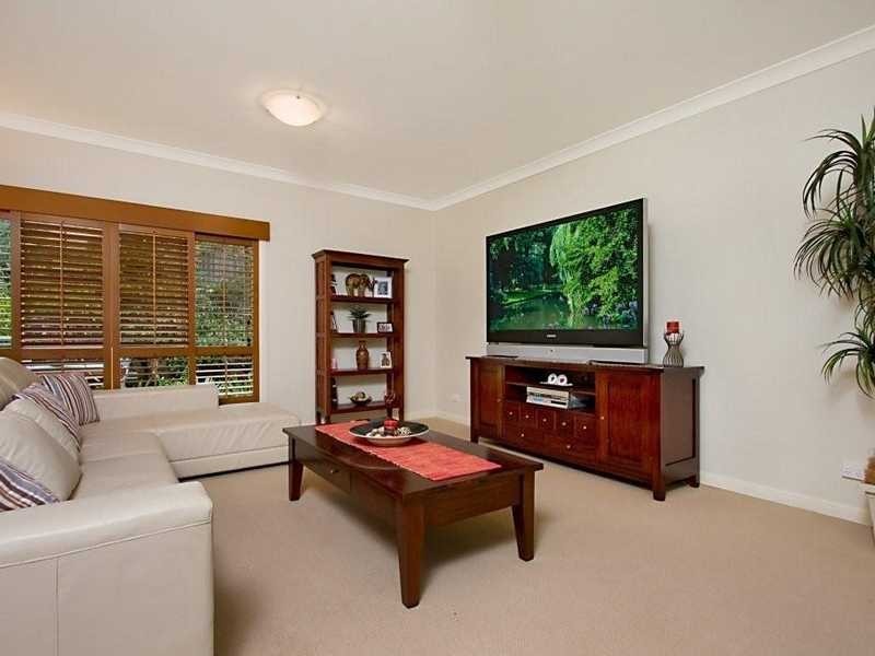 4 Buckingham Way, Elanora QLD 4221