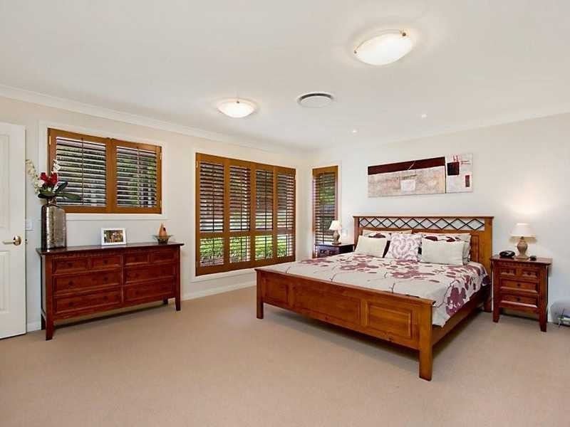 4 Buckingham Way, Elanora QLD 4221