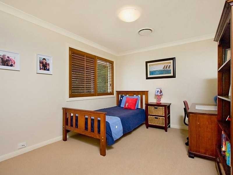 4 Buckingham Way, Elanora QLD 4221