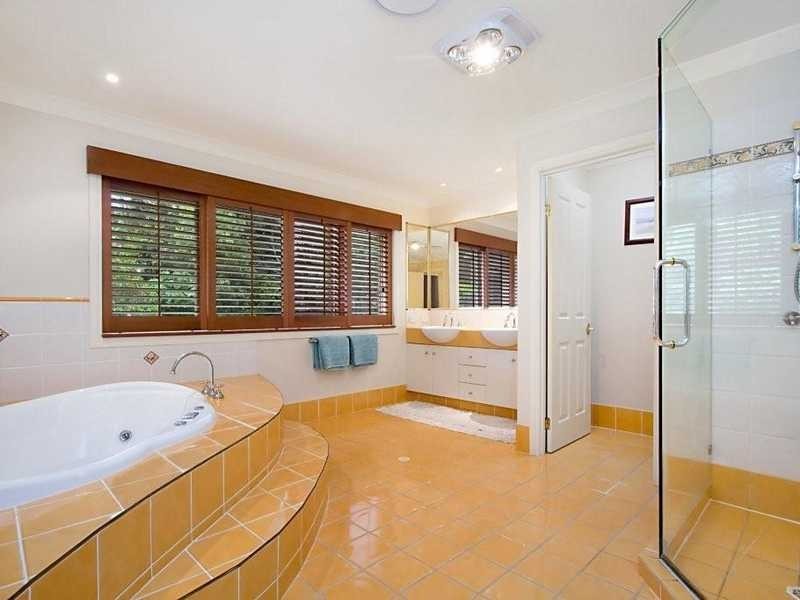 4 Buckingham Way, Elanora QLD 4221