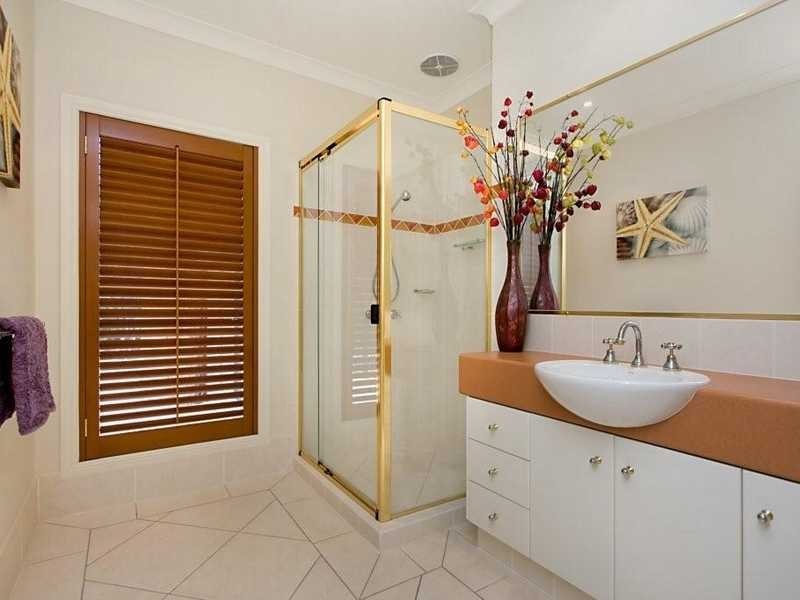 4 Buckingham Way, Elanora QLD 4221