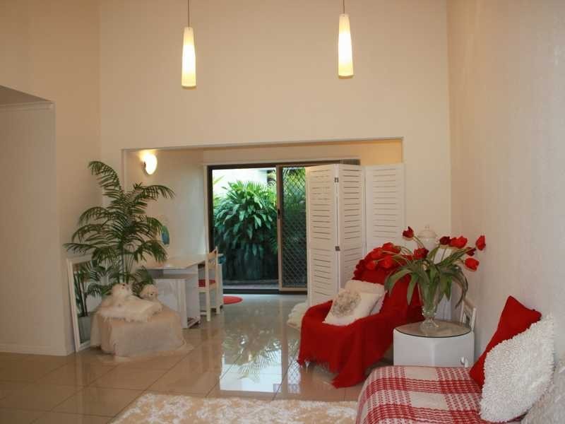 4/7 Lind Avenue, Palm Beach QLD 4221