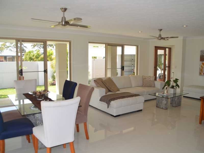 54 Melaleuca Drive, Palm Beach QLD 4221