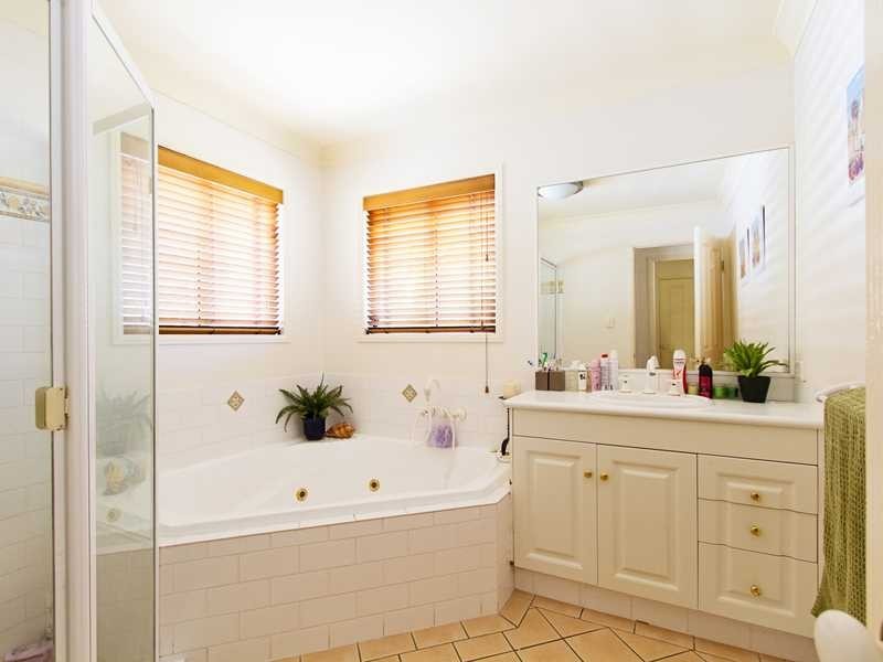 54 Forest Drive, Elanora QLD 4221