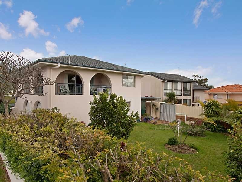 25 Seaview Parade, Elanora QLD 4221