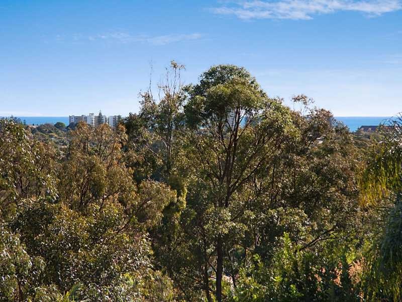 25 Seaview Parade, Elanora QLD 4221