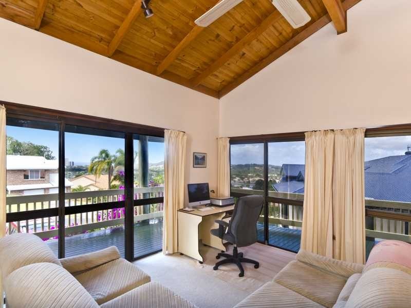 38 Swanbourne Way, Elanora QLD 4221