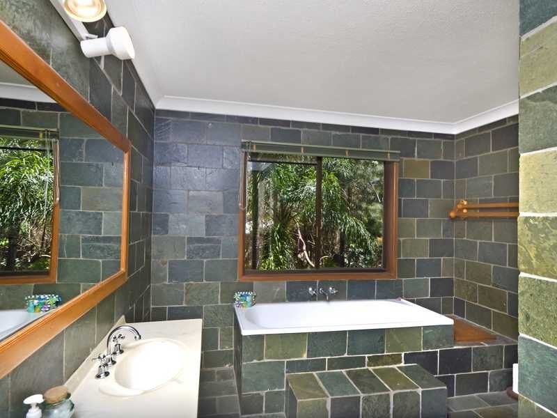 38 Swanbourne Way, Elanora QLD 4221