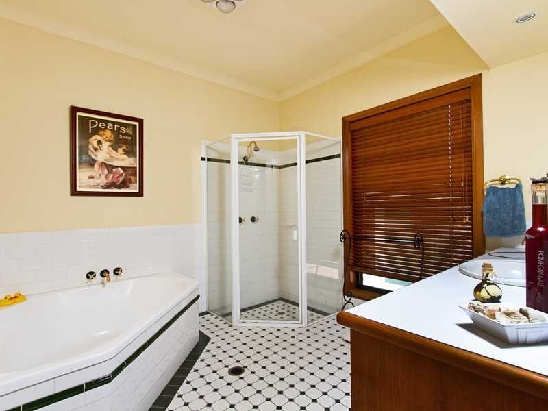 82 Coorabin Court, Tallebudgera QLD 4228