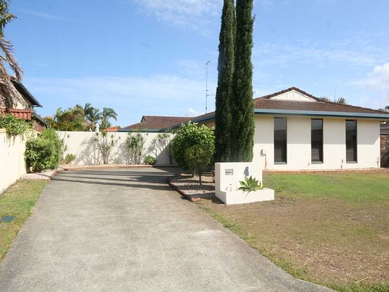 4 Cedar Court, Palm Beach QLD 4221