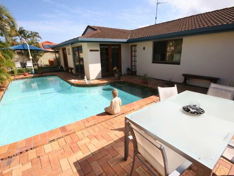 4 Cedar Court, Palm Beach QLD 4221