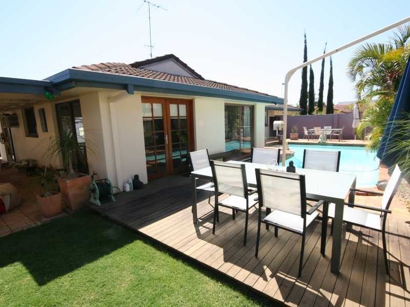 4 Cedar Court, Palm Beach QLD 4221