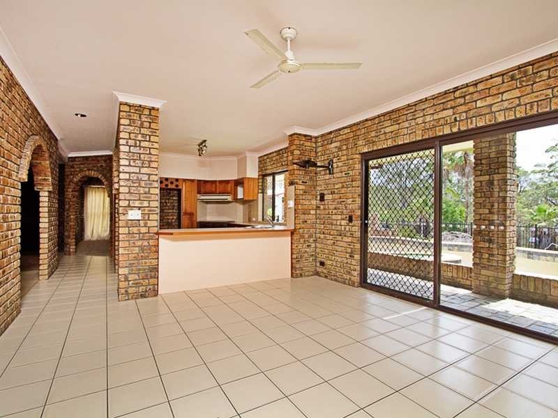 203 Simpsons Road, Elanora QLD 4221