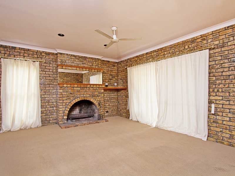 203 Simpsons Road, Elanora QLD 4221