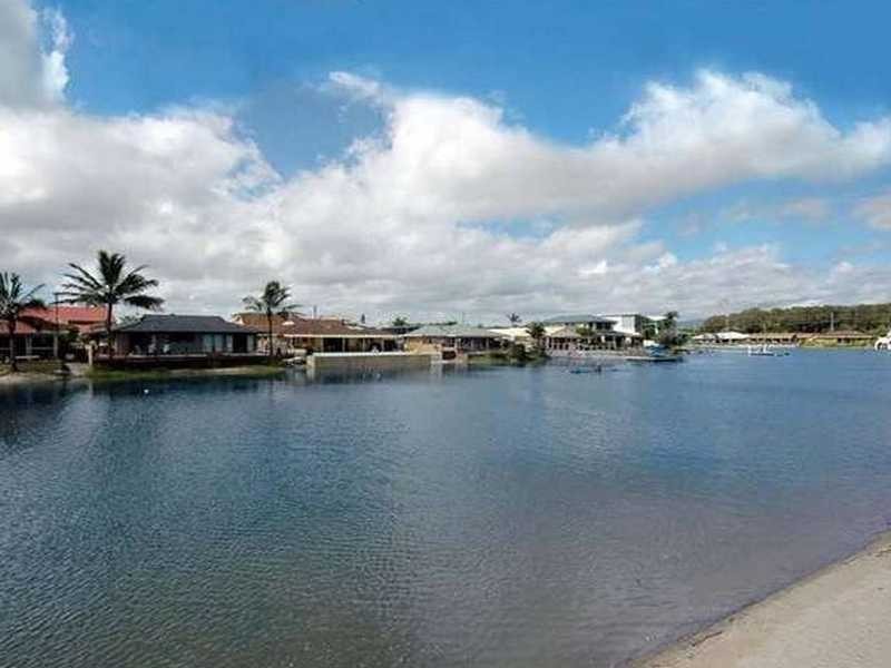 22 Marlin Court, Palm Beach QLD 4221