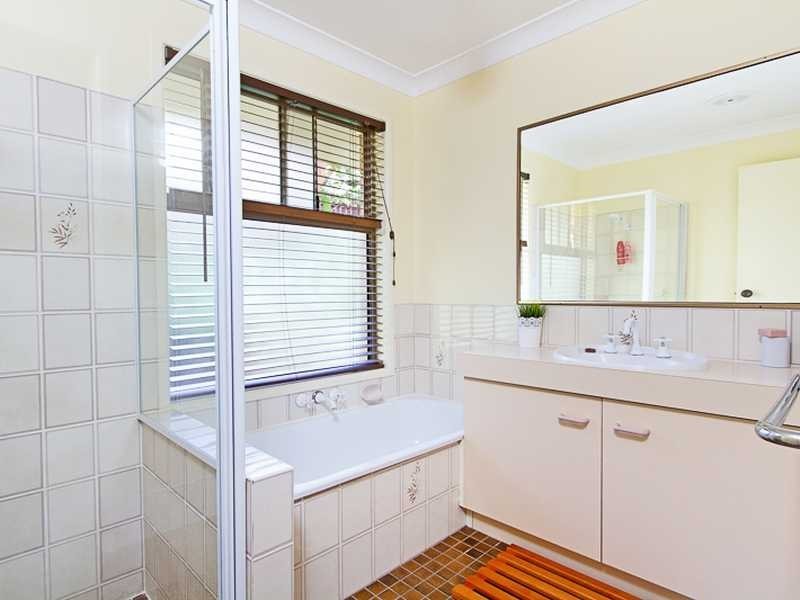 12 Bronhill Street, Currumbin Waters QLD 4223