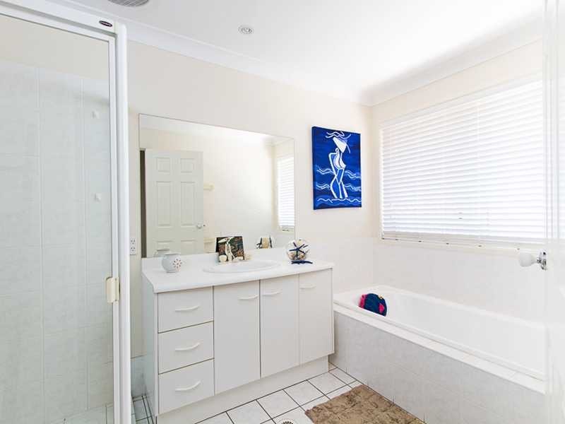 62 Baekea Drive, Elanora QLD 4221