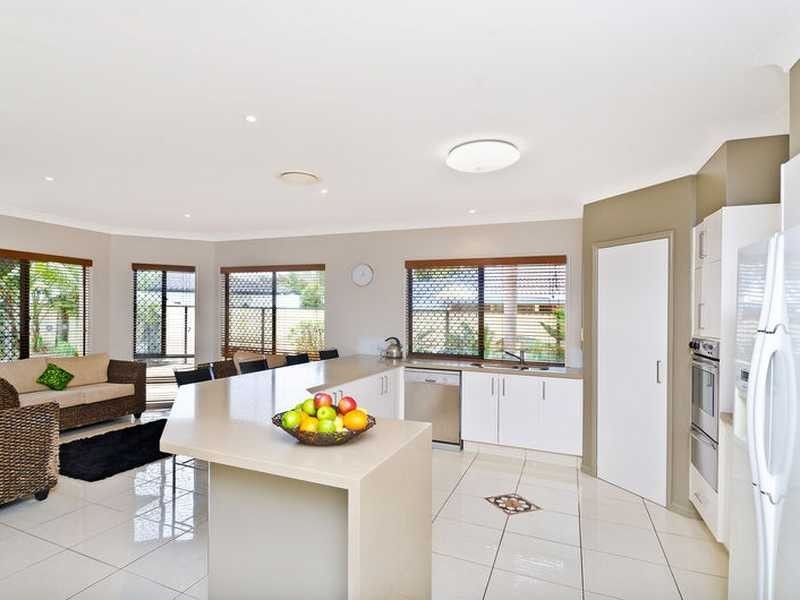 16 Chestnut Street, Elanora QLD 4221