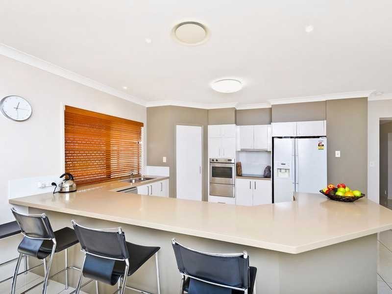 16 Chestnut Street, Elanora QLD 4221