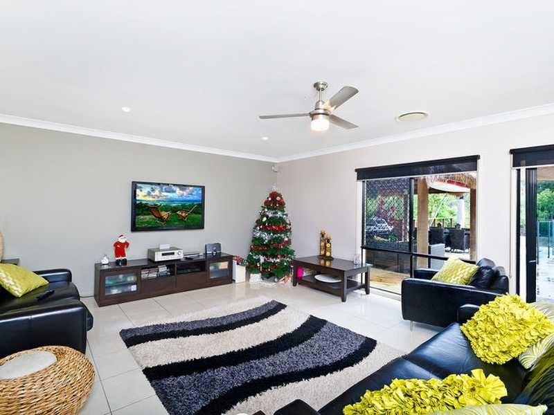16 Chestnut Street, Elanora QLD 4221