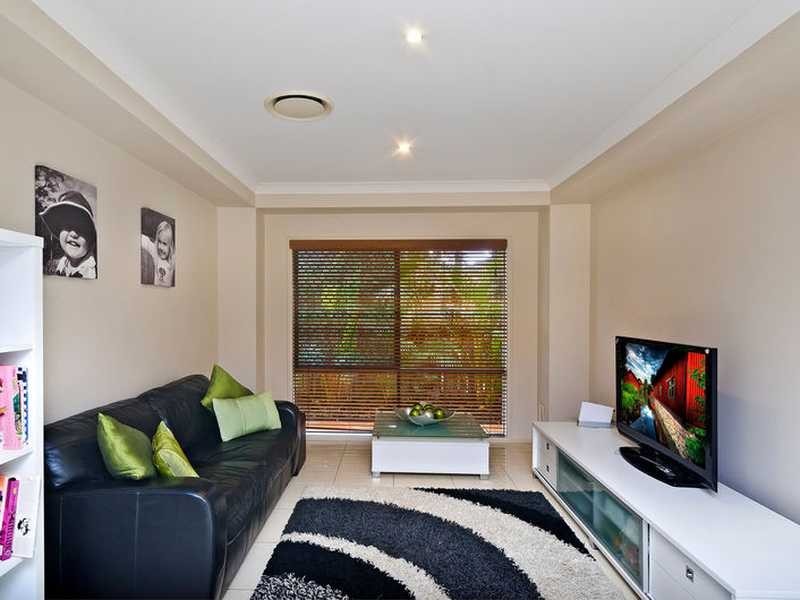 16 Chestnut Street, Elanora QLD 4221