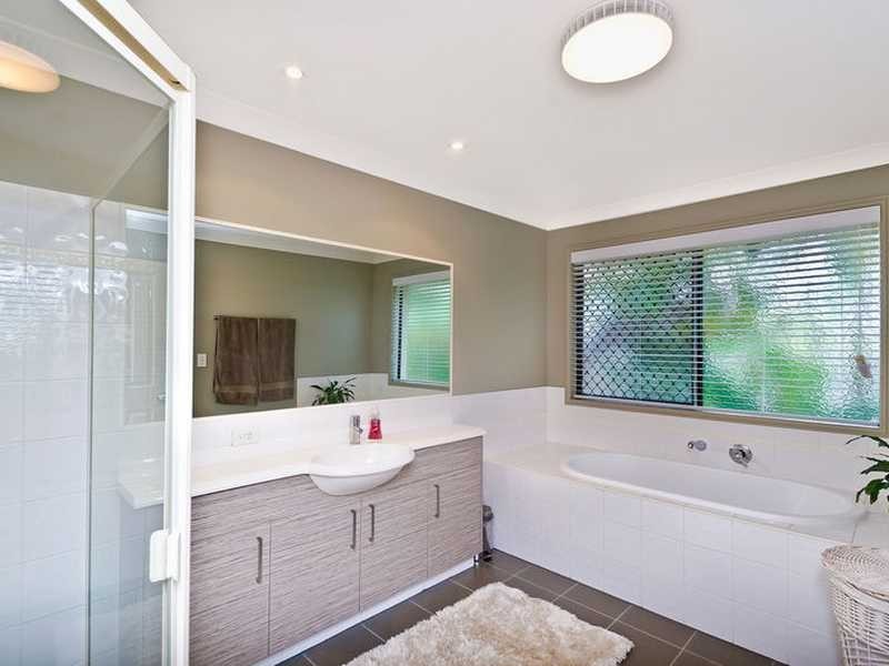 16 Chestnut Street, Elanora QLD 4221