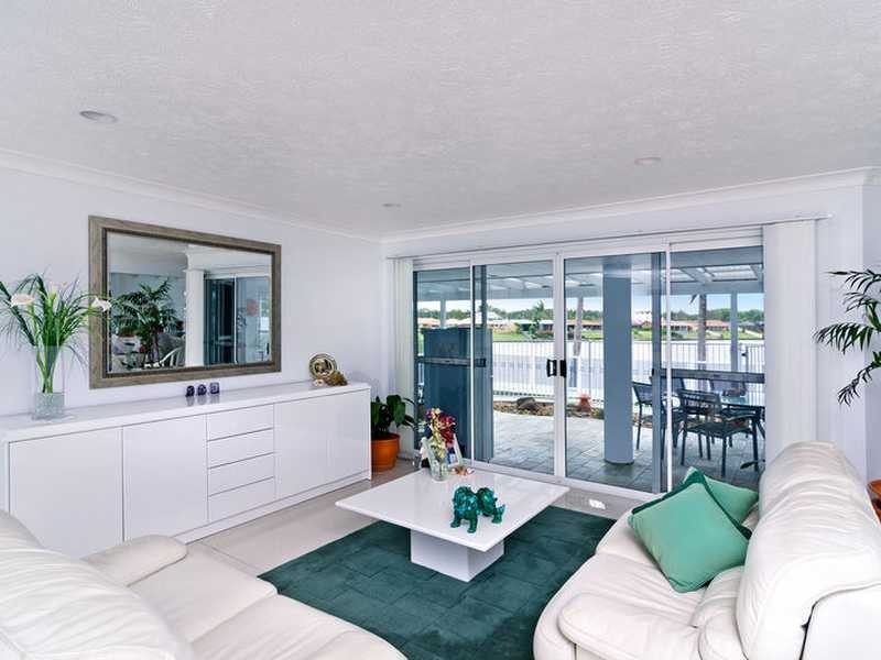 33 Acron Street, Elanora QLD 4221