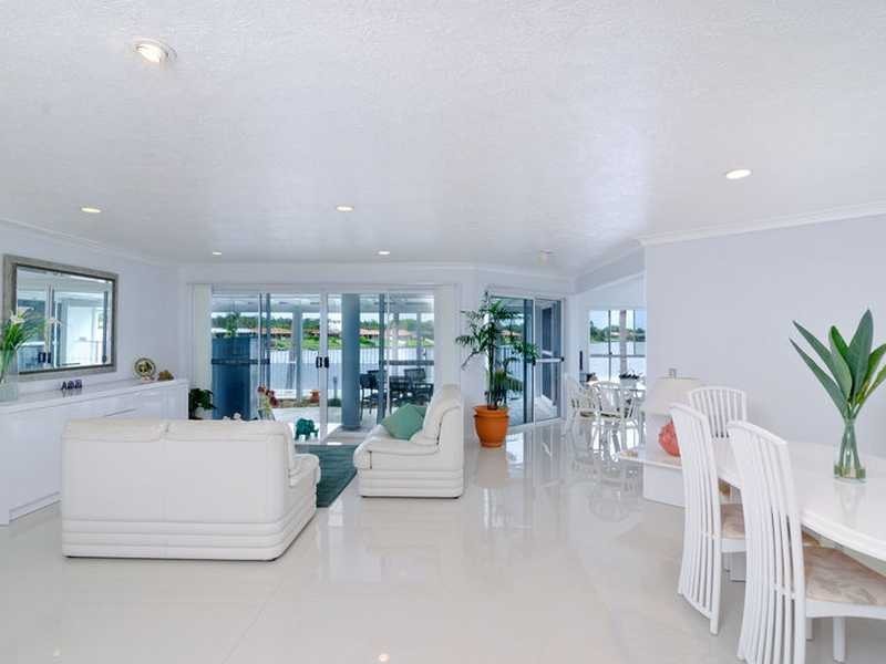 33 Acron Street, Elanora QLD 4221