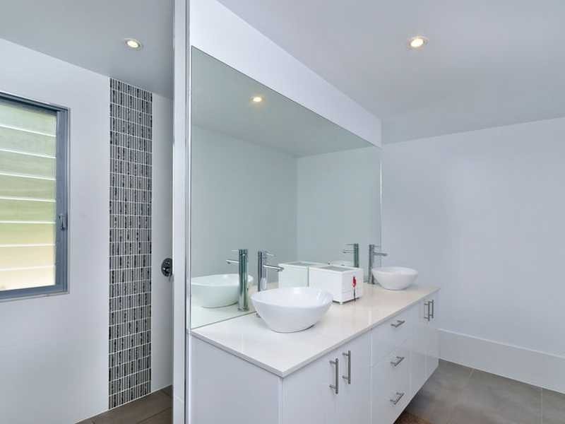 16 Westminster Boulevarde, Elanora QLD 4221