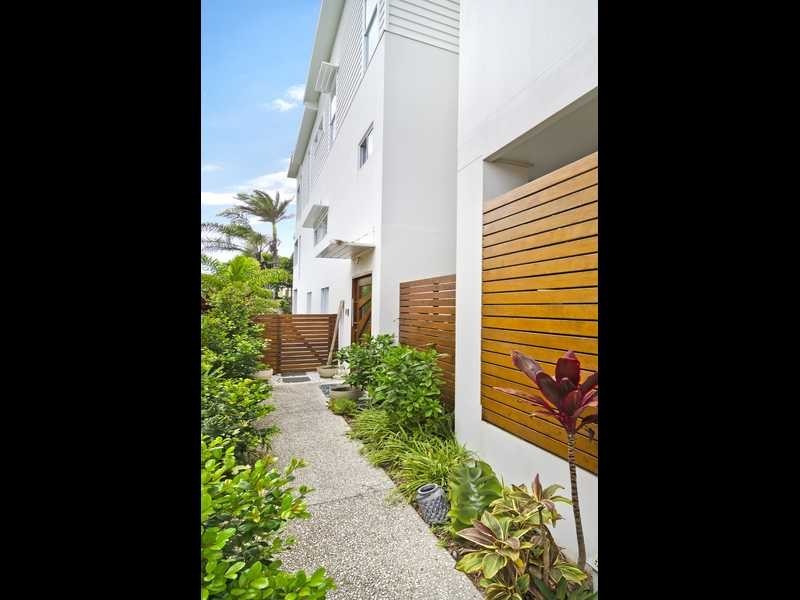 2/1433 Gold Coast Highway, Palm Beach QLD 4221