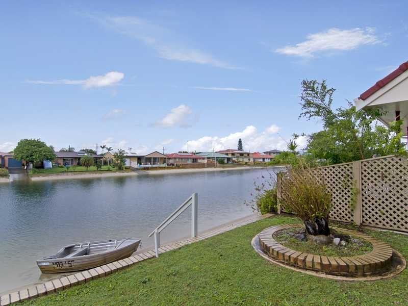 2/22 Barracuda Court, Palm Beach QLD 4221