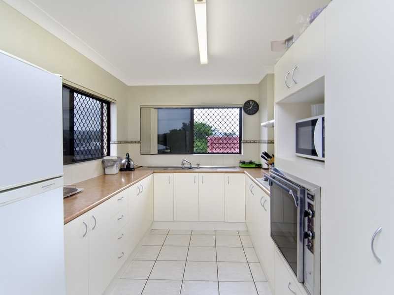 2/22 Barracuda Court, Palm Beach QLD 4221