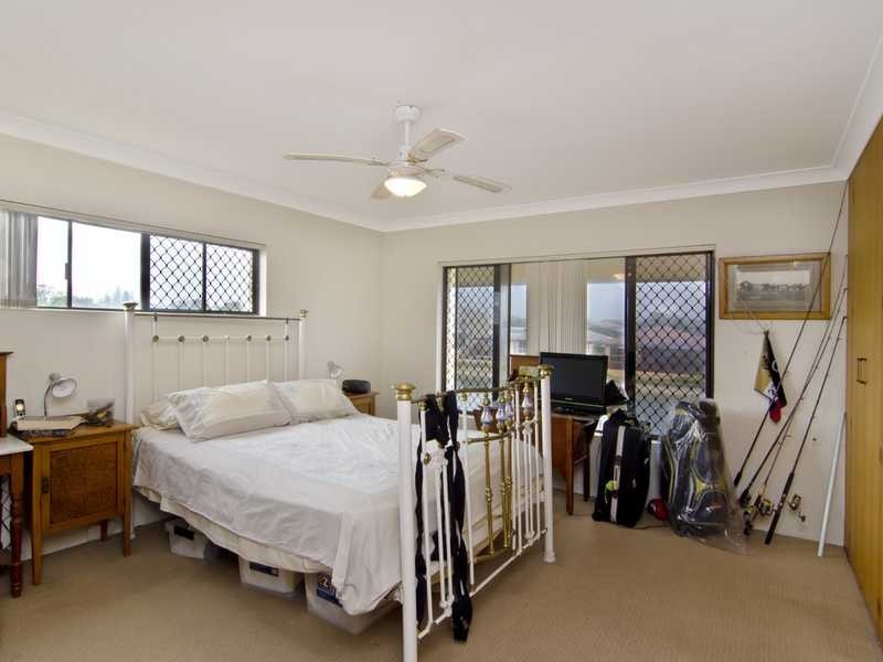 2/22 Barracuda Court, Palm Beach QLD 4221
