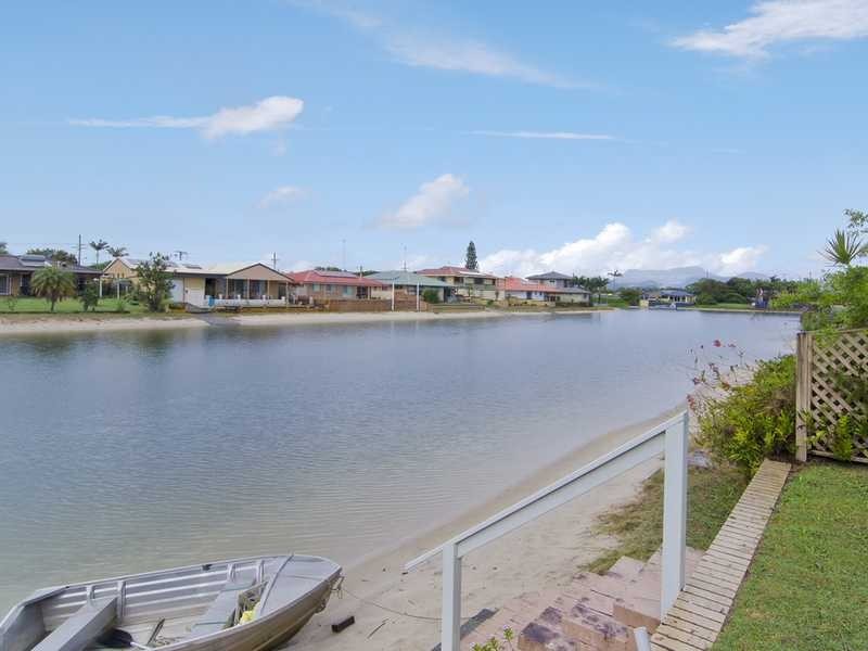 2/22 Barracuda Court, Palm Beach QLD 4221