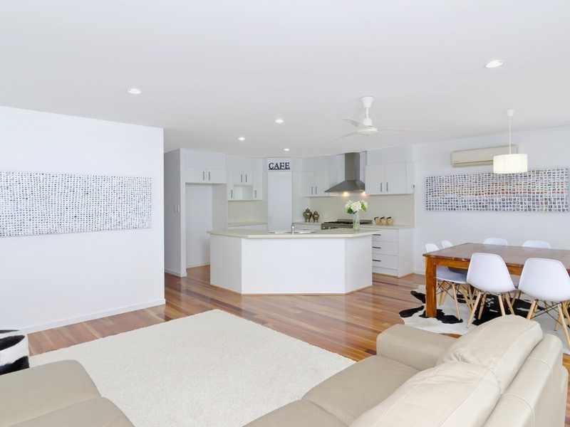 10 Twenty Third Avenue, Palm Beach QLD 4221