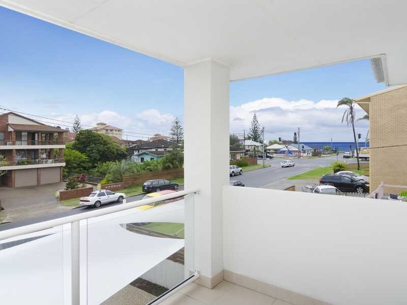 10 Twenty Third Avenue, Palm Beach QLD 4221