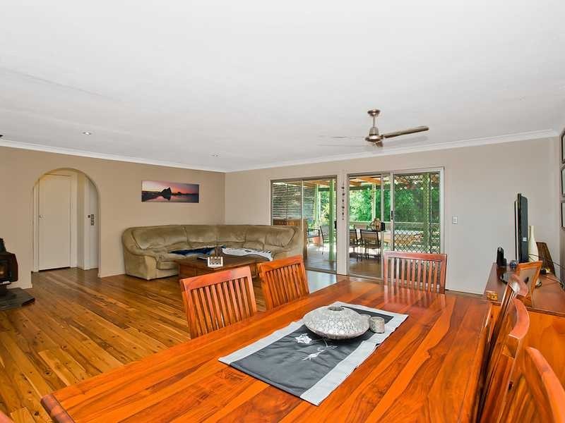 6 Vista Street, Elanora QLD 4221