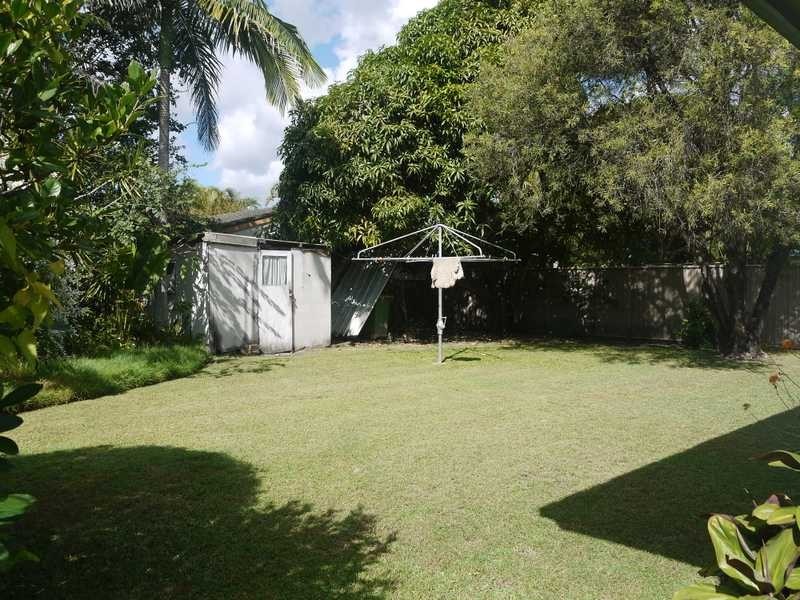 10 Merauke Avenue, Palm Beach QLD 4221